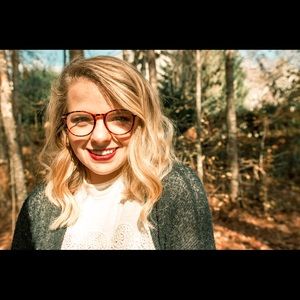 Meet your Posher, Emma